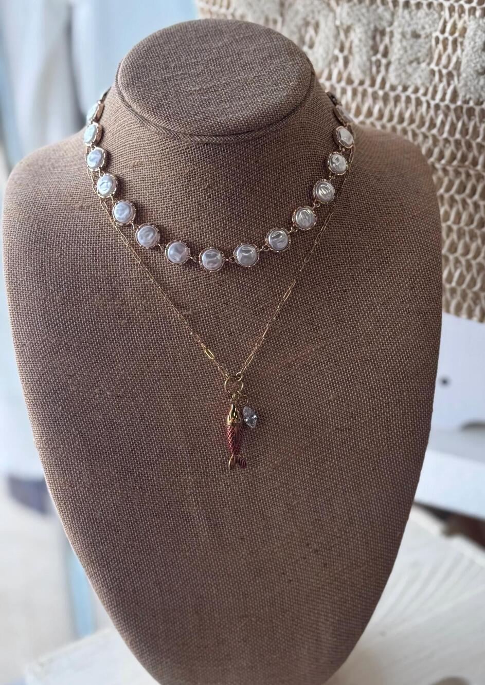 NEW ACCESSORY GALORE women's pearl glow choker in white